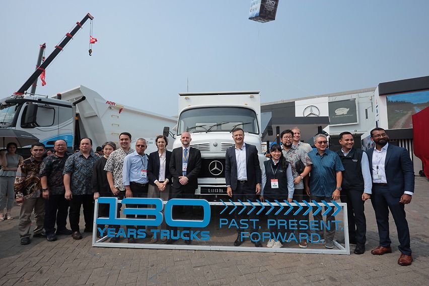 Rayakan 130 Tahun Truk Mercedes-Benz, DCVI Pajang Legenda Bagong dengan Armada Tambang Masa Kini di Mining Indonesia 2026