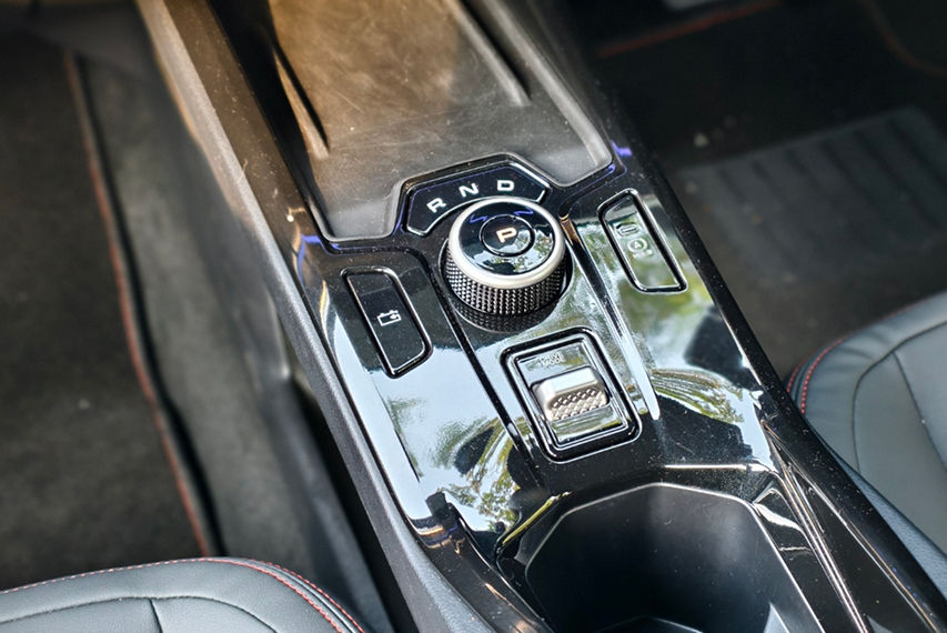 Perodua QV-E gear selector