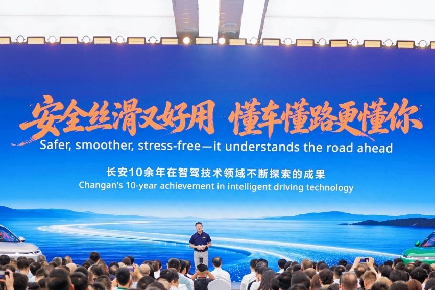 Changan Nevo Q06 resmi membuka masa pre-order sebagai model produksi pertama yang dibekali teknologi intelligent driving SDA Pilot Ultra
