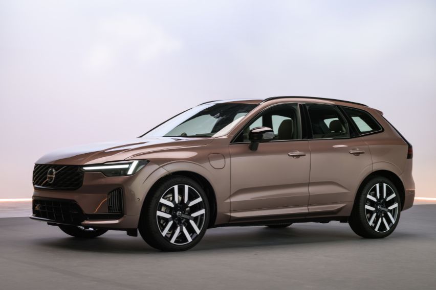 The_New_Volvo_XC60_Studio_Front_34