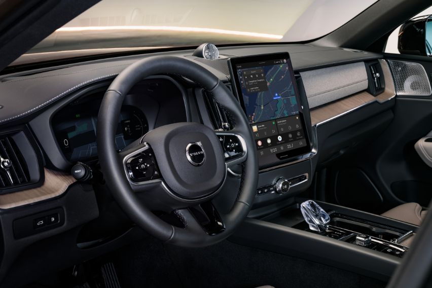 The_New_Volvo_XC60_Studio_Steering_Wheel_And_Screen