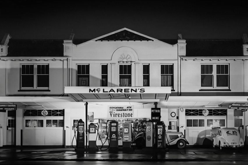 Original-18317-mclaren-service-station