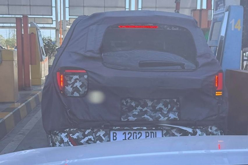 Hyundai Stargazer spy shot
