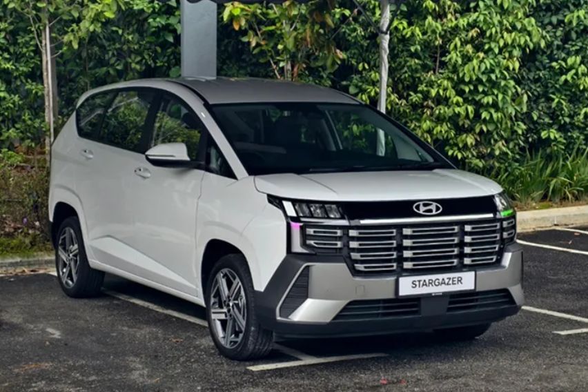 Hyundai Stargazer front