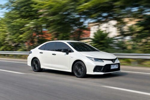 Road Test Toyota Corolla Altis Hybrid EV GR Sport: Sedan Hybrid Sporty yang Halus dan Efisien