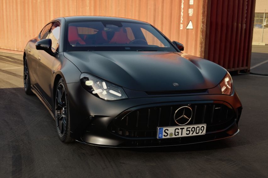 Brad Pitt Jadi Bintang Mercedes-AMG GT 4-Door Coup&eacute;
