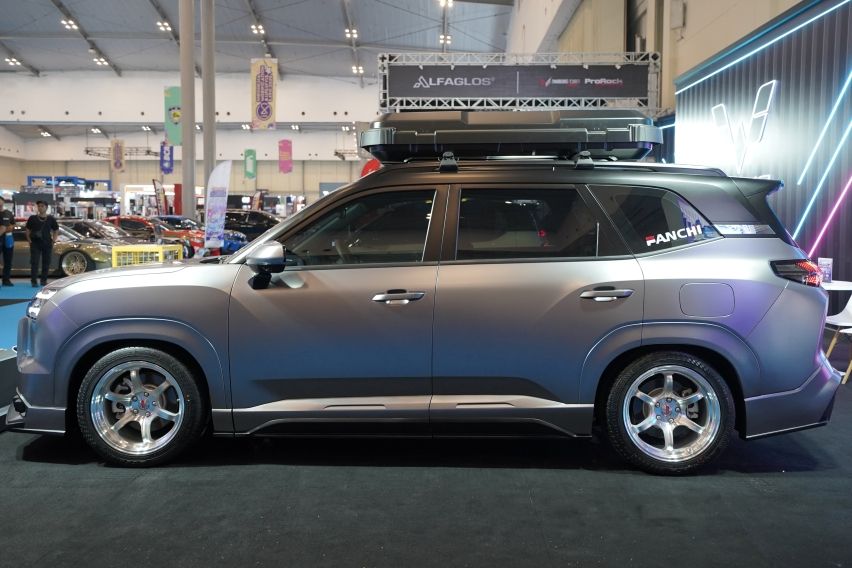 Wuling Eksion juga mendapatkan sentuhan modifikasi dari NMAA yang mengeksplorasi karakter SUV 7-seater dengan tampilan yang lebih tegas