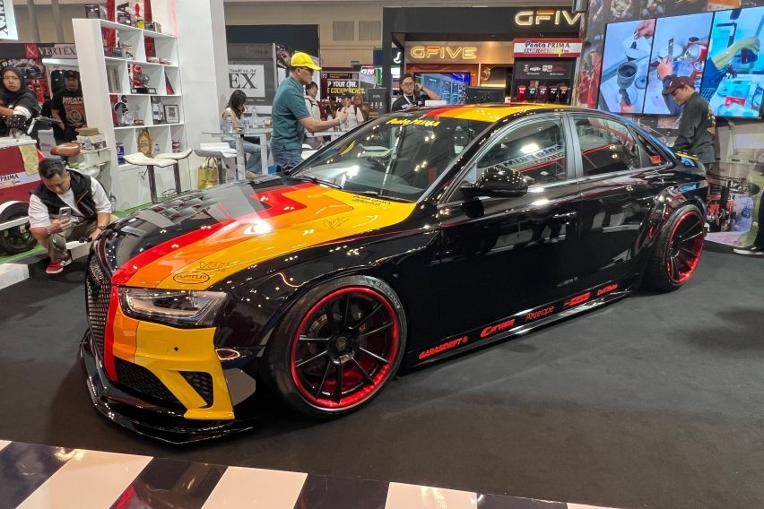 Penta Prima memperkenalkan warna hitam terbaru Obsidian Black, yang diaplikasikan pada Audi modifikasi garapan Platinum Motorsport.