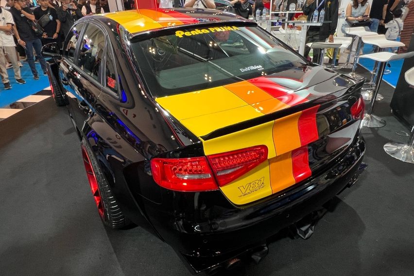 Penta Prima memperkenalkan warna hitam terbaru Obsidian Black, yang diaplikasikan pada Audi modifikasi garapan Platinum Motorsport.