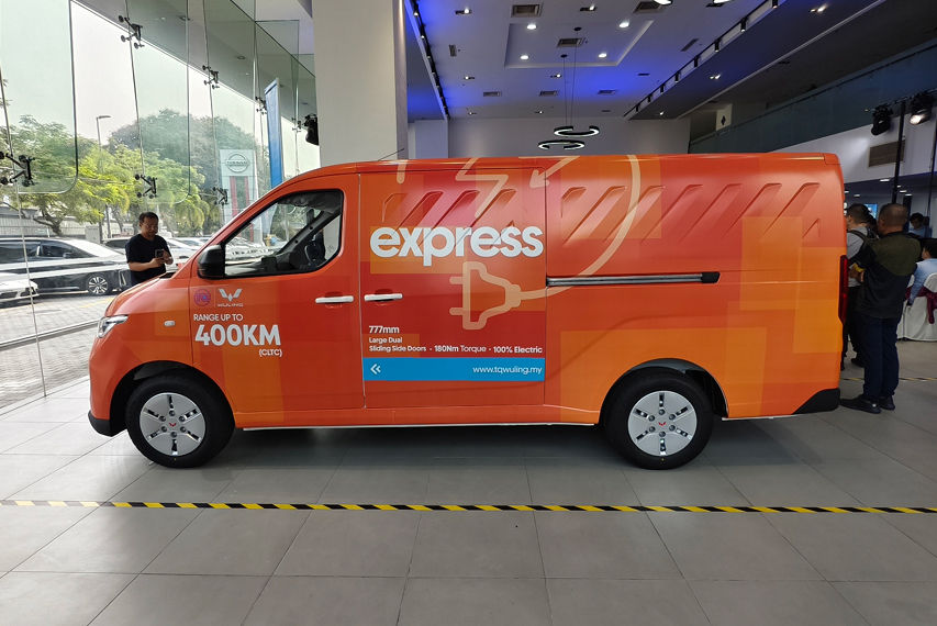 TQ Wuling Porta EV side profile view