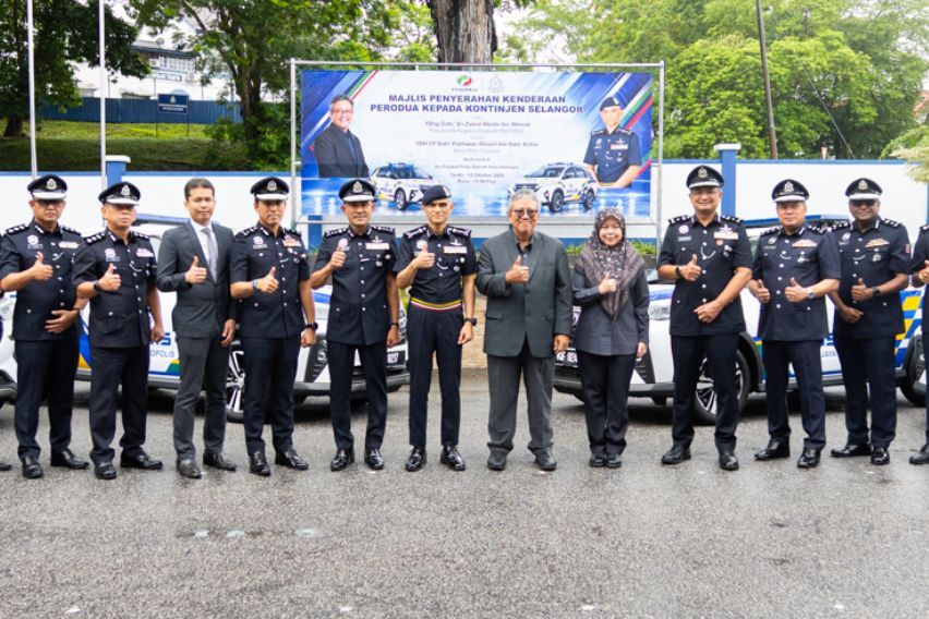 Perodua hands over 7 Ativa and 2 Aruz to police headquarters in Selangor