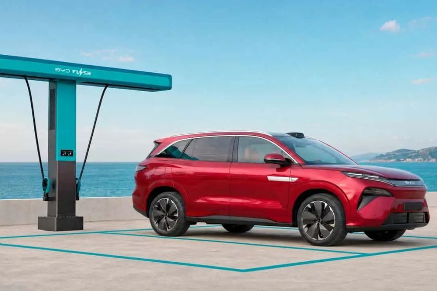 BYD Atto 8 EV