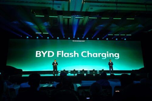 BYD Perkenalkan Blade Battery Generasi Kedua dan Flash Charging, Isi Daya Cuma 9 Menit!