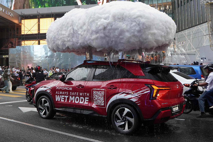 Mitsubishi Xforce Roving Cloud tours view