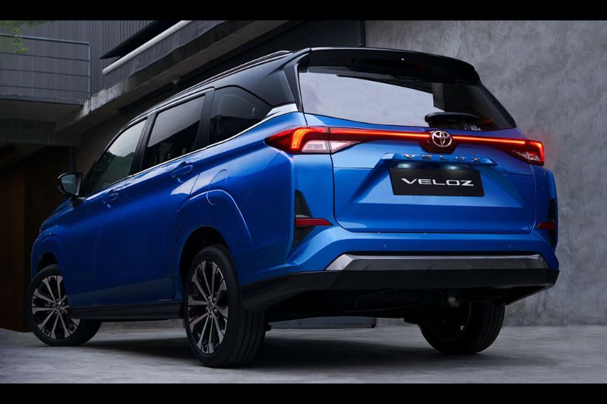 Toyota Veloz rear