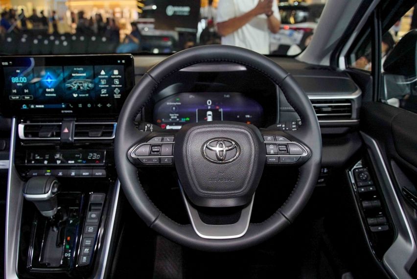 Toyota Innova Zenix V HEV 2026 interior