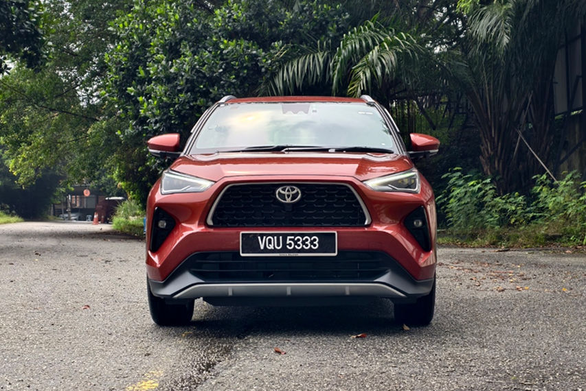 Toyota Yaris Cross HEV front grille view