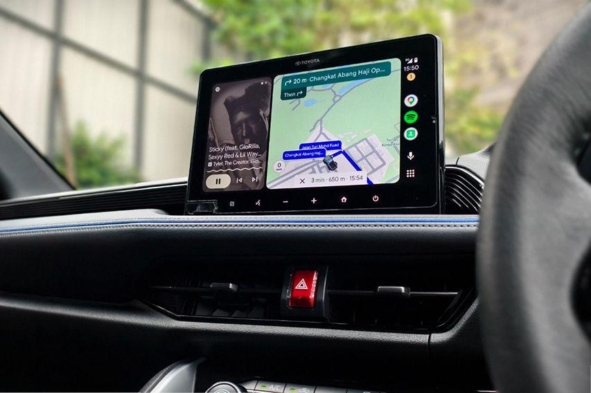 Toyota Yaris Cross HEV interior view