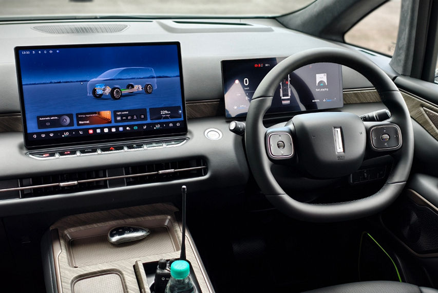 GWM Wey G9 steering wheel view