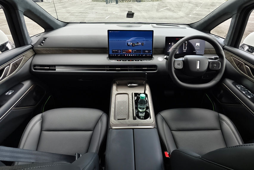 GWM Wey G9 HEV interior view